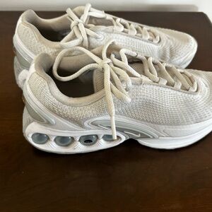 Woman sneaker good condition